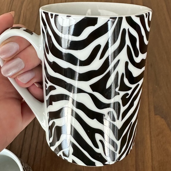 Set of Four Animal Print Mugs - Porcelain Coffee Cups - Picture 5 of 7